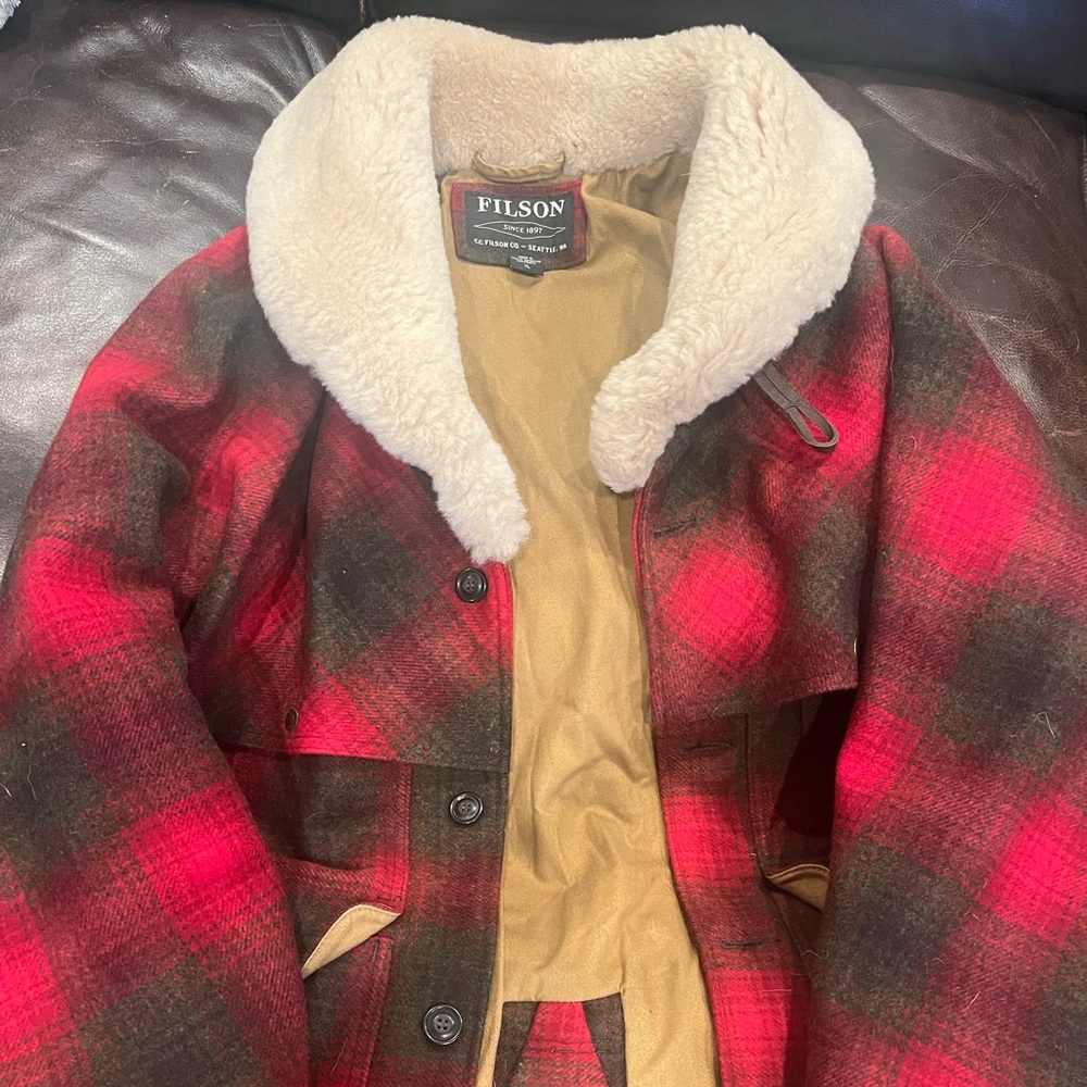 Filson lined wool packer in Red/Brown plaid color. Size  XL